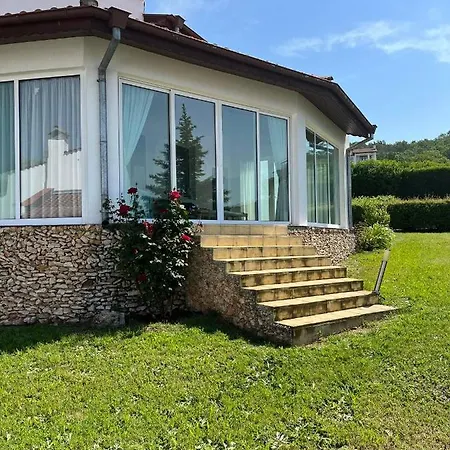 Ferienhaus приятна къща за почивка караколев 2