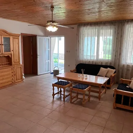 приятна къща за почивка караколев 2 Casa de Férias *