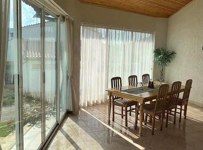 Ваканционна къща приятна къща за почивка караколев 2 *