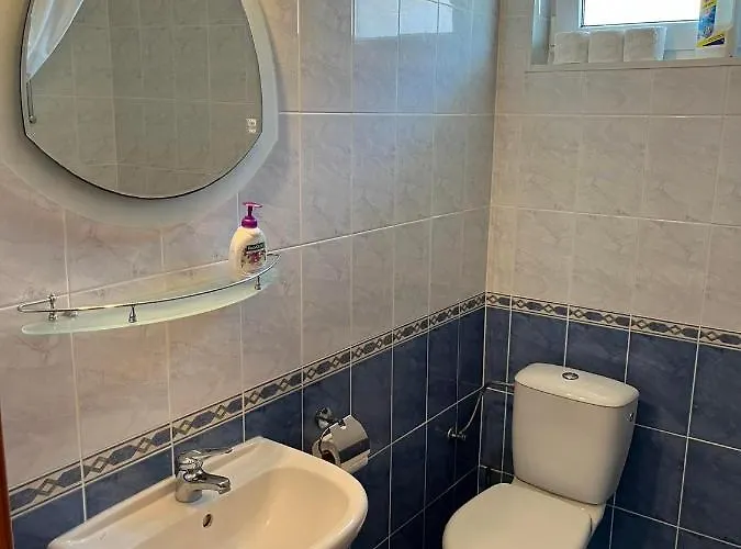 приятна къща за почивка караколев 2 *